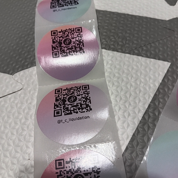 QR stickers 100 customized to your closet! - Picture 2 of 3